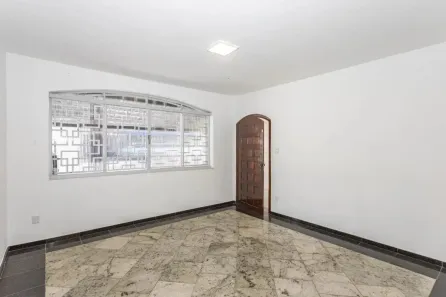 Sobrado com 3 Quartos para alugar, 270m² no Vila Liviero, São Paulo
