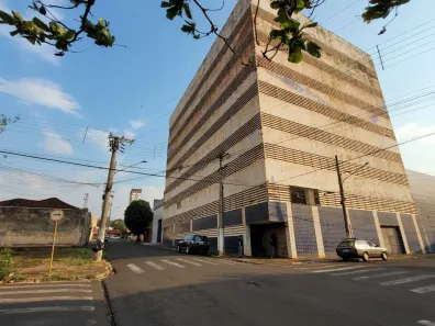 Prédio Comercial para venda ou aluguel, 3200m² no Vila Nova Sá, Ourinhos