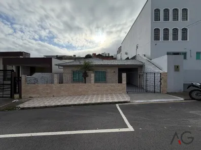 Casa com 3 Quartos para alugar, 140m² no Barreiros, São José