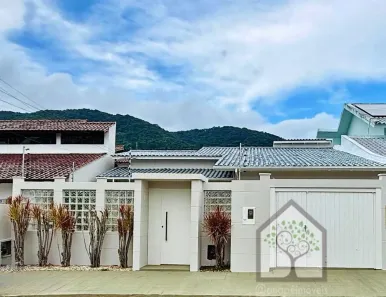 Casa com 3 Quartos à venda, 254m² no Itacorubi, Florianópolis
