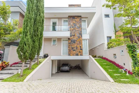 Casa de Condomínio com 3 Quartos à venda, 270m² no Santa Cândida, Curitiba