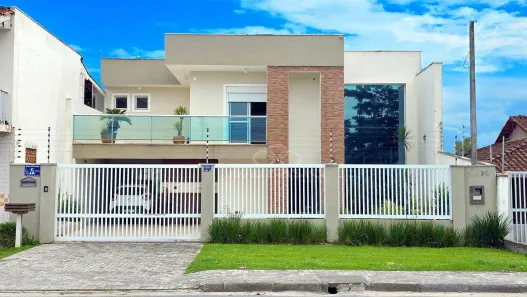 Casa com 4 Quartos à venda, 300m² no Brejatuba, Guaratuba