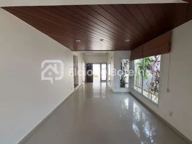 Casa com 4 Quartos para alugar, 320m² no Tabajaras, Uberlândia