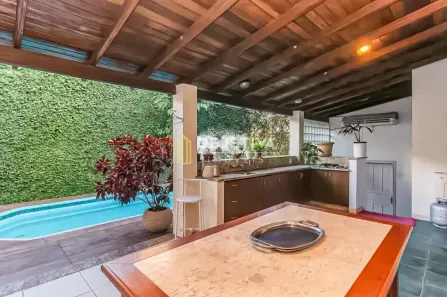Casa com 3 Quartos à venda, 240m² no Passo da Areia, Porto Alegre