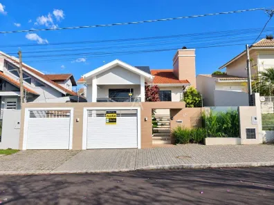 Sobrado com 4 Quartos para alugar, 236m² no Centro, Toledo