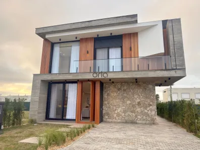Casa de Condomínio com 4 Quartos à venda, 225m² no XANGRI-LÁ, Xangri-lá