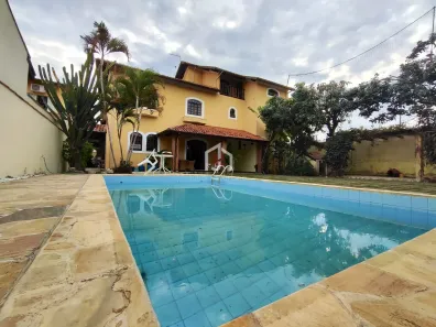 Sobrado com 4 Quartos à venda, 392m² no Parque São Benedito, Pindamonhangaba