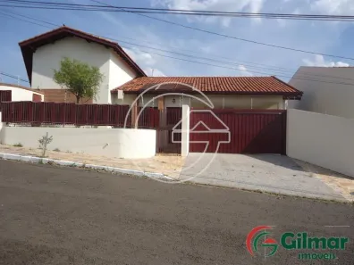 Casa com 3 Quartos para alugar, 10m² no Centro, Marília