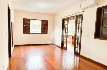 Casa de Condomínio com 4 Quartos à venda, 195m² no Badu, Niterói