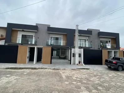 Sobrado com 3 Quartos à venda, 217m² no Floresta, Joinville