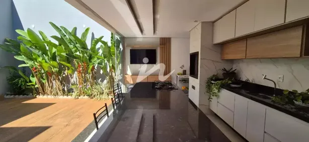 Casa com 3 Quartos para alugar, 200m² no Santa Mônica, Uberlândia