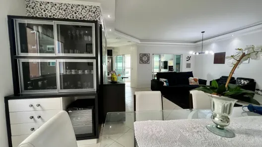 Apartamento com 3 Quartos para alugar, 130m² no Meia Praia, Itapema