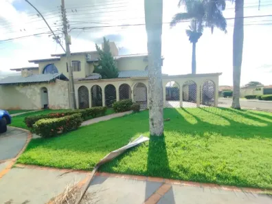 Casa com 4 Quartos para alugar, 423m² no Jardim Itaipú, Dourados
