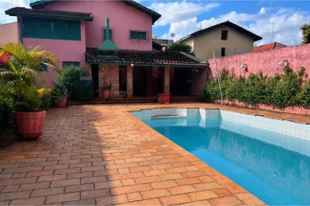 Casa com 3 Quartos para alugar, 180m² no Vila São Lúcio, Botucatu