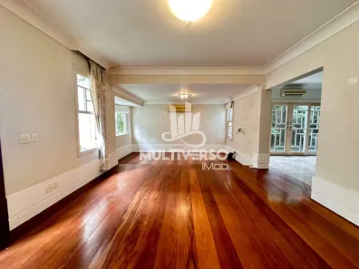 Casa com 3 Quartos à venda, 300m² no Gonzaga, Santos
