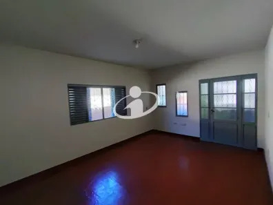 Casa com 3 Quartos para alugar, 150m² no Umuarama, Uberlândia