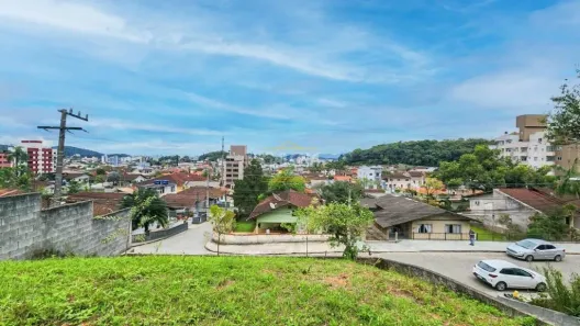 Lote/Terreno à venda, 630m² no Iririú, Joinville