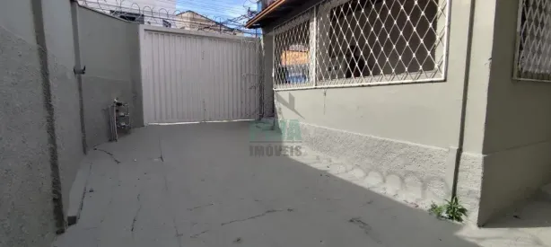 Casa com 3 Quartos para alugar, 200m² no Caiçaras, Belo Horizonte