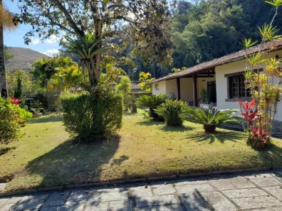 Casa de Condomínio com 3 Quartos à venda, 300m² no Itaipava, Petrópolis