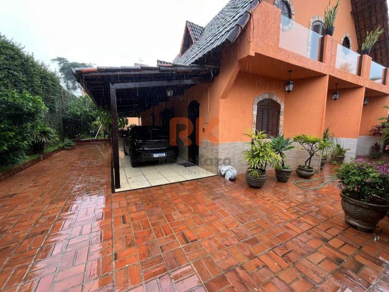 Casa com 4 quartos — Santa Amélia, Belo Horizonte