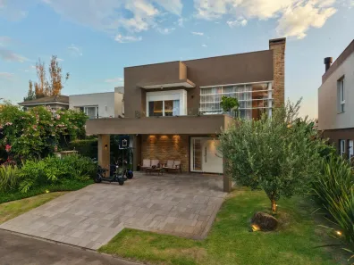 Casa de Condomínio com 4 Quartos à venda, 245m² no , Xangri-Lá