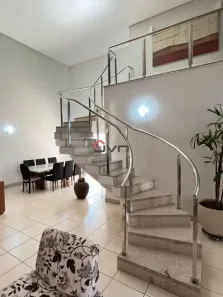 Sobrado com 4 Quartos à venda, 340m² no Jardim Karaíba, Uberlândia
