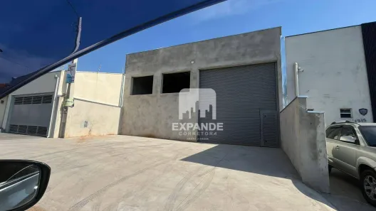 Galpão/Depósito/Armazém para alugar, 230m² no Jardim Ypê, Botucatu