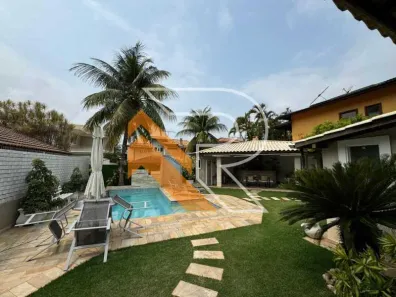 Casa de Condomínio com 4 Quartos à venda, 600m² no Camboinhas, Niterói