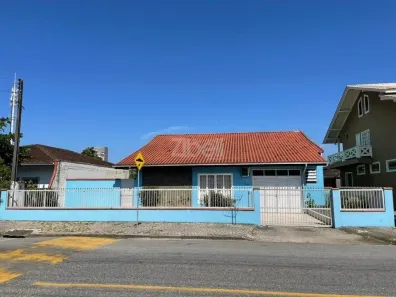 Casa com 5 Quartos à venda, 211m² no Iririú, Joinville