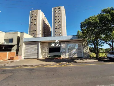 Apartamento com 2 Quartos para alugar, 74m² no Olinda, Uberaba