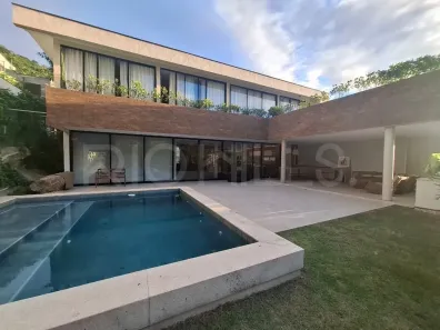 Casa de Condomínio com 4 Quartos à venda, 410m² no Charitas, Niterói