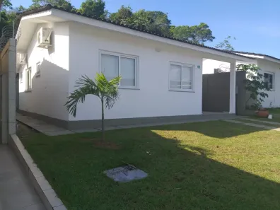 Casa de Condomínio com 3 Quartos para alugar, 70m² no Tarumã, Manaus