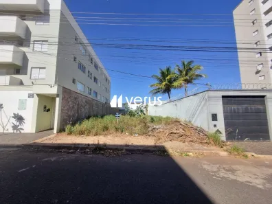 Lote/Terreno à venda, 300m² no Segismundo Pereira, Uberlândia
