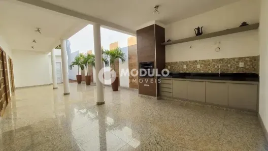Casa com 3 Quartos à venda, 210m² no Jardim Karaíba, Uberlândia
