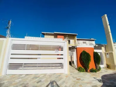 Casa com 3 Quartos para alugar, 250m² no Jardim Maria Izabel, Marília