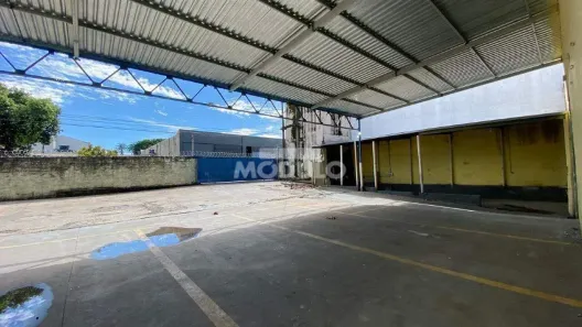 Galpão/Depósito/Armazém para alugar, 900m² no Custódio Pereira, Uberlândia