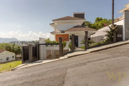 Casa com 4 Quartos à venda, 352m² no Saguaçu, Joinville