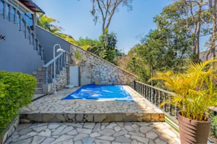 Casa de Condomínio com 4 Quartos à venda, 240m² no Bonsucesso, Petrópolis