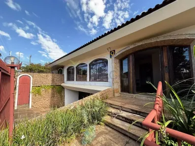 Casa com 4 Quartos para alugar, 604m² no Rebouças, Curitiba