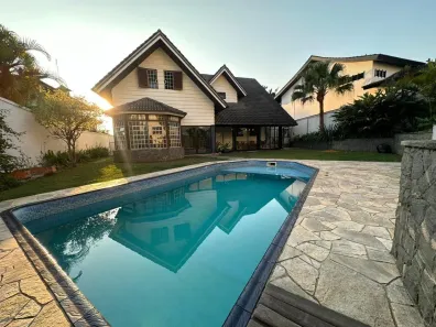Sobrado com 4 Quartos para alugar, 300m² no Vila Oliveira, Mogi das Cruzes
