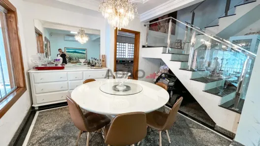 Sobrado com 4 Quartos à venda, 260m² no Goiânia 2, Goiânia