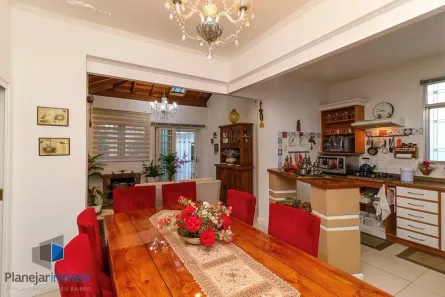 Casa com 4 Quartos à venda, 180m² no Passo da Areia, Porto Alegre
