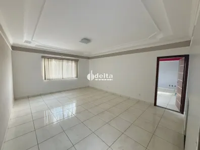 Casa com 3 Quartos à venda, 200m² no Luizote de Freitas, Uberlândia