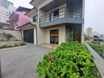 Casa com 5 Quartos à venda, 330m² no Barreiros, São José