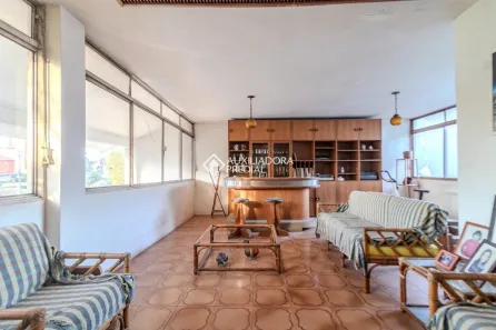 Casa com 3 Quartos para alugar, 301m² no Jardim Lindóia, Porto Alegre