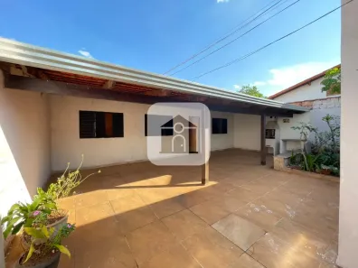 Casa com 2 Quartos para alugar, 98m² no Dona Zulmira, Uberlândia