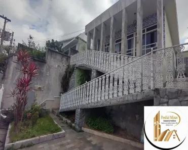 Casa com 3 Quartos à venda, 400m² no Sagrada Família, Belo Horizonte