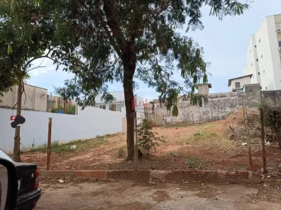 Lote/Terreno à venda, 324m² no Parque Residencial Araki, Presidente Prudente