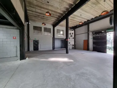 Galpão/Depósito/Armazém para alugar, 250m² no Jardim Santo Elias, São Paulo
