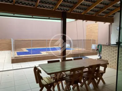 Casa com 4 Quartos à venda, 250m² no Santa Mônica, Uberlândia